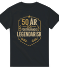 Svart t-shirt med texten "50 år och fortfarande legendarisk" i guldig stil – perfekt som rolig 50-årspresent med humor och stil