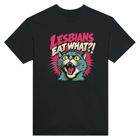 Svart t-shirt med en färgglad förvånad katt och texten Lesbians Eat What?!.