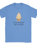 Mellanblå t-shirt med en färgglad glassillustration och textbaserad design