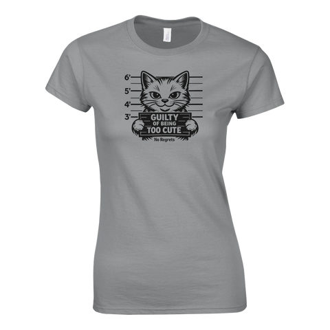 Katt-mugshot "Guilty of Being Too Cute" på grå dam-t-shirt.