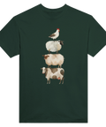 Grafiskt lantligt motiv med balanserande höna på mörkgrön t-shirt