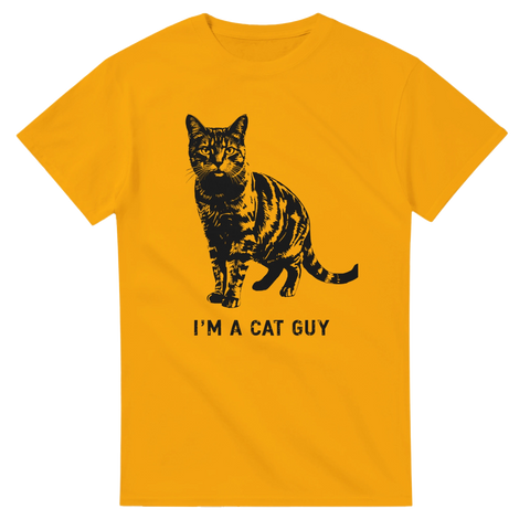 Gul t-shirt med statement-tryck och lekfullt motiv av en huskatt