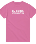 Humoristisk t-shirt med kaxigt svenskt citat i vit text