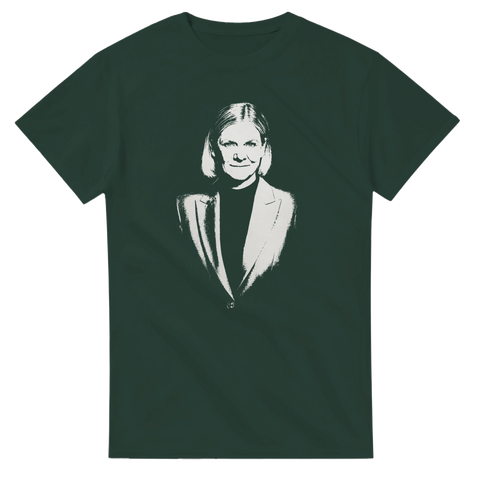 Streetwear-inspirerat motiv av Magdalena Andersson på en mörkgrön t-shirt