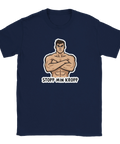 Tecknad muskulös man med korsade armar och text "STOPP MIN KROPP" på marinblå t-shirt.