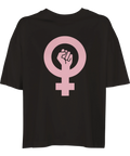 Rosa feminist symbol med knuten näve på svart oversized t-shirt för dam, ekologisk bomull.