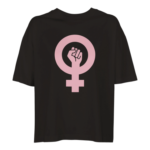 Rosa feminist symbol med knuten näve på svart oversized t-shirt för dam, ekologisk bomull.