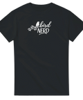 Vitt tryck med liten fågel och kvist – modern t-shirt med fågelmotiv