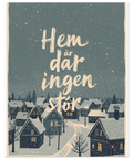 Närbild på en grafisk poster föreställande ett vintrig samhälle i dova blå toner med handskriven typografi.