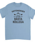 Stilren design för kaffeälskare med textbaserat tryck på ljusblå t-shirt