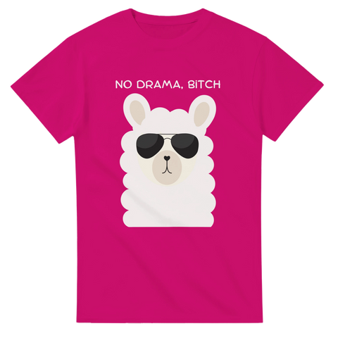 Lama med solglasögon och texten "NO DRAMA, BITCH" på en fuchsia T-shirt.