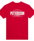 Röd t-shirt med texten Pettersson – A Family of Originals