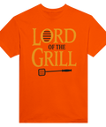 Orange "Lord of the Grill" t-shirt med gul text, grillgaller i O och svart grillspade, humoristisk.