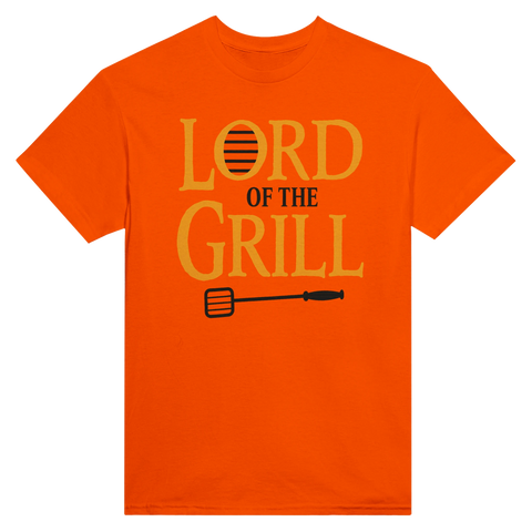Orange "Lord of the Grill" t-shirt med gul text, grillgaller i O och svart grillspade, humoristisk.