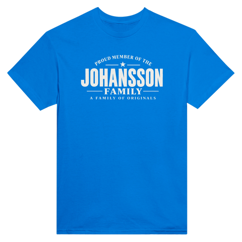 Blå t-shirt med texten Johansson – A Family of Originals