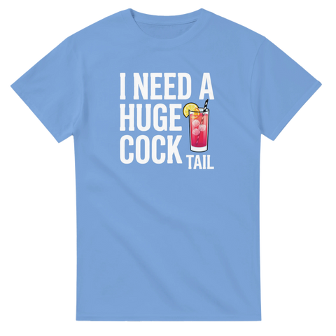 Ljusblå t-shirt med humoristisk ordvits och grafisk illustration av en cocktail