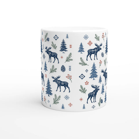 Närbild på grafiskt mönster med skogens djur och natur på keramikmugg