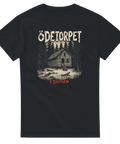 Mörkt illustrerat ödetorp i skogen – grafisk t-shirt i woodcut-stil