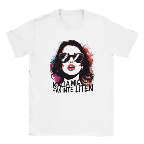 Vit t-shirt med uppkäftigt tryck i modern street-stil