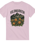 Detaljerat vildmarksmotiv med norrländska bär och berg – grafisk t-shirt