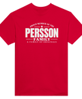 Röd t-shirt med texten Persson – A Family of Originals