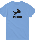 Svart tecknad kattmotiv med text "PURRA" på ljusblå t-shirt.