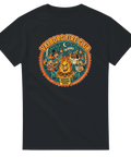 Färgglatt badge-tryck med texten Valborg Fire Club på en svart t-shirt