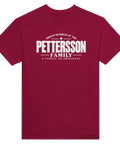 Vinröd t-shirt med texten Pettersson – A Family of Originals