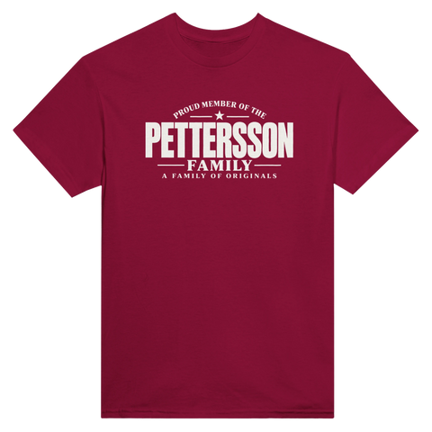 Vinröd t-shirt med texten Pettersson – A Family of Originals