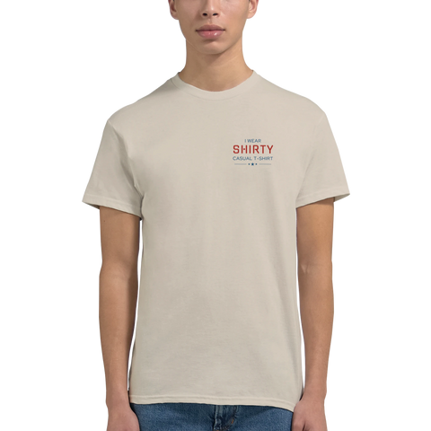 Beige t-shirt med ett diskret och modernt Shirty Casual brösttryck