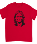 Svartvitt grafiskt porträtt av Magdalena Andersson på en röd t-shirt