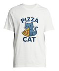 Rolig t-shirt med motiv av en söt blå katt som äter en slice pizza, med texten "PIZZA CAT" ovanför och under katten. Perfekt katt t-shirt för pizzaälskare.