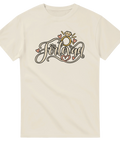 T-shirt med texten Förlovad, en förlovningsring och små hjärtan