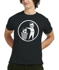Satiriskt motiv föreställande svensk politik och välfärd på en modern t-shirt