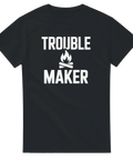 Grafisk lägereld med texten Trouble Maker – svart t-shirt med attityd