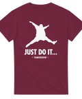 Parodi på Jordan-logga med överviktig man och text "Just do it... tomorrow" på vinröd t-shirt.