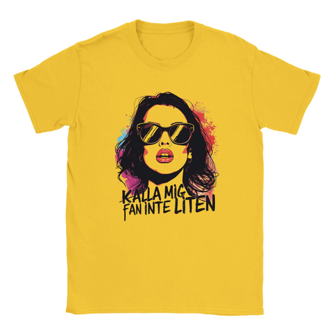 Färgglad illustration med attityd på en gul t-shirt för tjejer