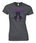 Vintage-inspirerat tryck i rosa och turkost med Raggarbrud-text på mörkgrå t-shirt