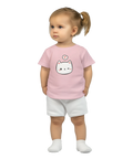 Kawaii vit katt med hjärta och blinkande öga på rosa baby t-shirt.