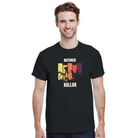 Naturmotiv t-shirt med text Naturen kallar
