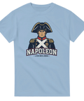 Napoleon-tryck med karikatyr av kejsaren och texten "LITEN MEN JOBBIG" på ljusblå t-shirt.
