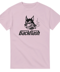 Streetwear-design med arg hund och Backflash logotyp – t-shirt med attityd