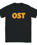 Grafiskt tryck med ordet OST i gul färg med hål – svart t-shirt