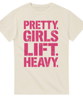 Pretty Girls Lift Heavy" text i rosa stencil-stil på krämvit t-shirt.