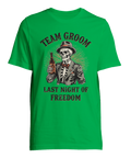 Grön t-shirt med grafiskt tryck av skelett och texten Team Groom