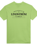 Grafiskt citattryck med humoristisk slogan för familjen Lindström på grön t-shirt