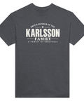 Mörkgrå t-shirt med texten Karlsson – A Family of Originals