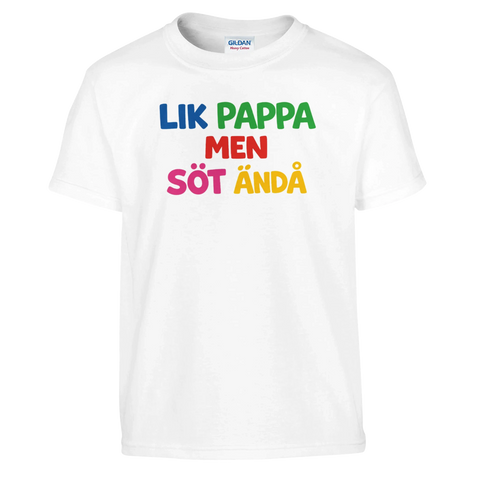 Vit t-shirt för barn med lekfullt texttryck i flera färger