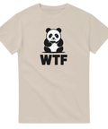 Svartvitt tryck av panda med vapen – streetwear med attityd