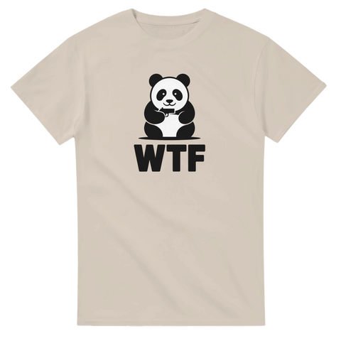 Svartvitt tryck av panda med vapen – streetwear med attityd